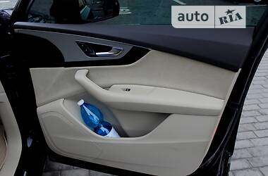 Позашляховик / Кросовер Audi Q7 2016 в 