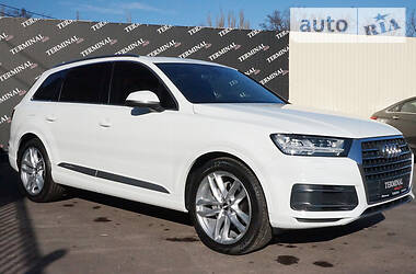 Позашляховик / Кросовер Audi Q7 2017 в 