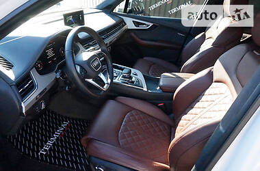 Позашляховик / Кросовер Audi Q7 2017 в 