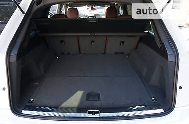 Позашляховик / Кросовер Audi Q7 2017 в 