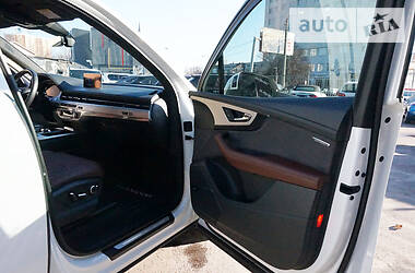 Позашляховик / Кросовер Audi Q7 2017 в 