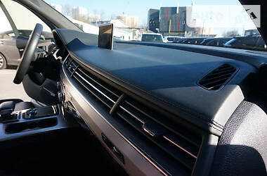 Позашляховик / Кросовер Audi Q7 2017 в 