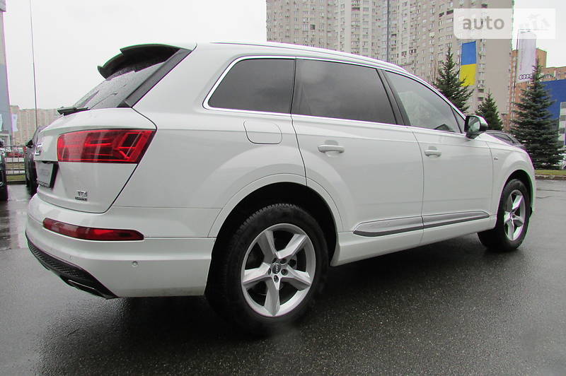 Позашляховик / Кросовер Audi Q7 2016 в Києві
