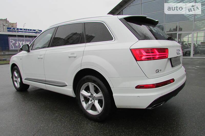 Позашляховик / Кросовер Audi Q7 2016 в Києві