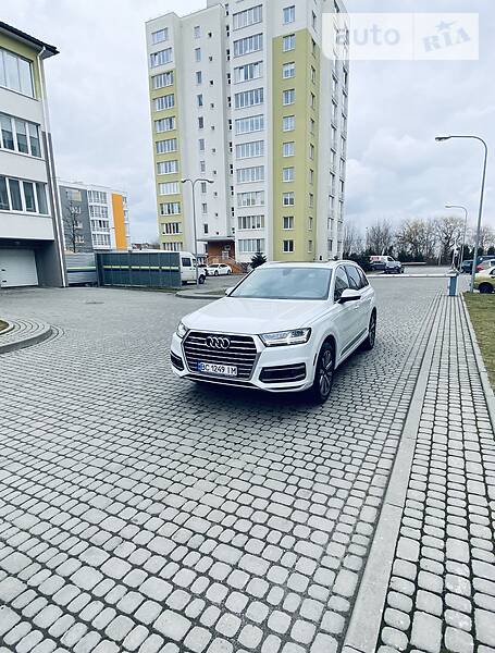 Позашляховик / Кросовер Audi Q7 2017 в Львові