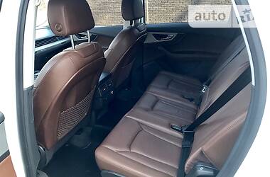 Позашляховик / Кросовер Audi Q7 2017 в 