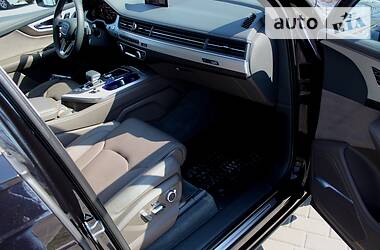 Позашляховик / Кросовер Audi Q7 2015 в 