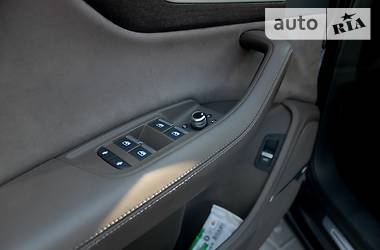 Позашляховик / Кросовер Audi Q7 2015 в 