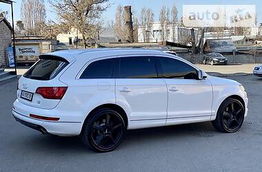 Внедорожник / Кроссовер Audi Q7 2010 в 