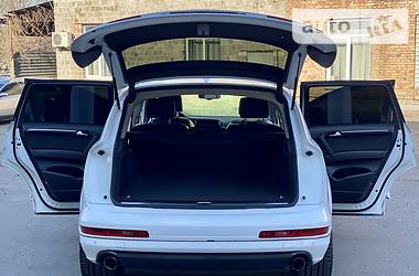 Внедорожник / Кроссовер Audi Q7 2010 в 