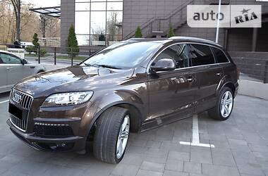 Позашляховик / Кросовер Audi Q7 2013 в 