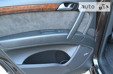 Позашляховик / Кросовер Audi Q7 2013 в 