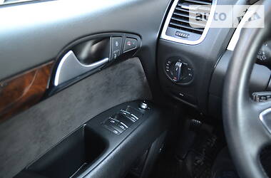 Позашляховик / Кросовер Audi Q7 2013 в 