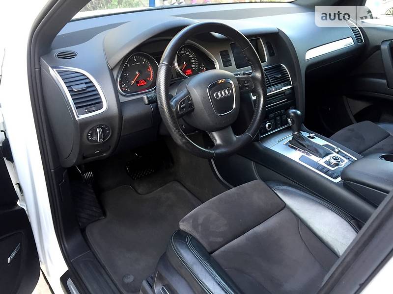 Внедорожник / Кроссовер Audi Q7 2010 в Черновцах