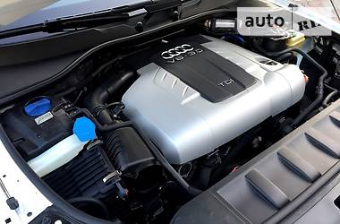 Позашляховик / Кросовер Audi Q7 2010 в 