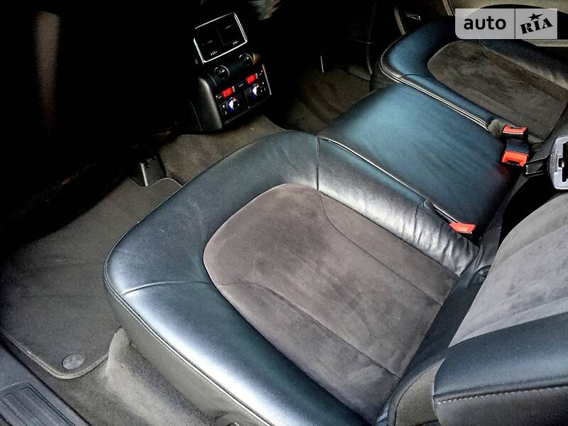 Внедорожник / Кроссовер Audi Q7 2010 в Черновцах