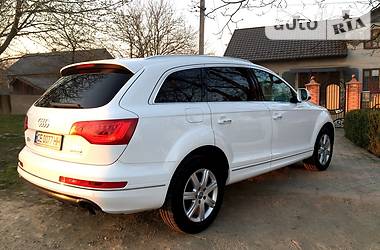Позашляховик / Кросовер Audi Q7 2010 в 