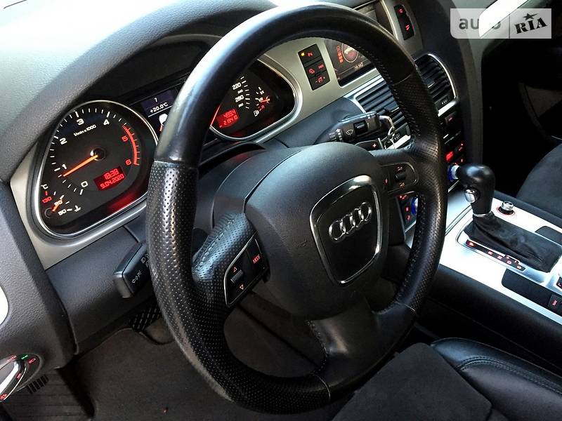 Внедорожник / Кроссовер Audi Q7 2010 в Черновцах