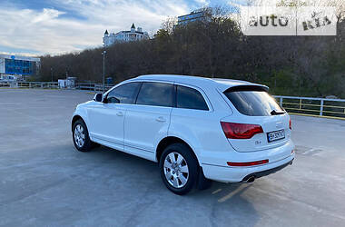 Позашляховик / Кросовер Audi Q7 2014 в 
