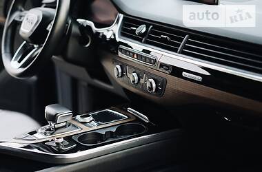 Позашляховик / Кросовер Audi Q7 2017 в 