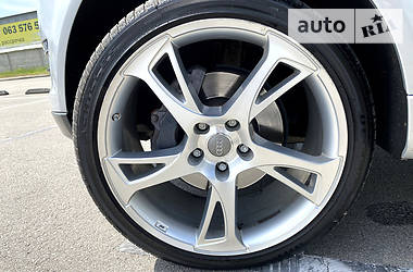 Позашляховик / Кросовер Audi Q7 2011 в 