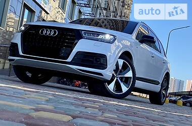 Позашляховик / Кросовер Audi Q7 2016 в 