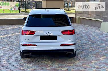 Позашляховик / Кросовер Audi Q7 2016 в 