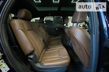 Позашляховик / Кросовер Audi Q7 2017 в 