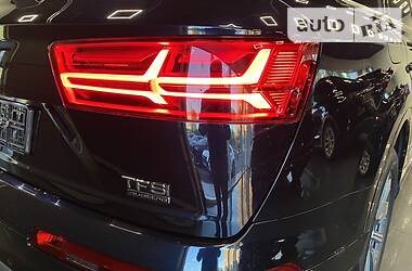 Позашляховик / Кросовер Audi Q7 2017 в 