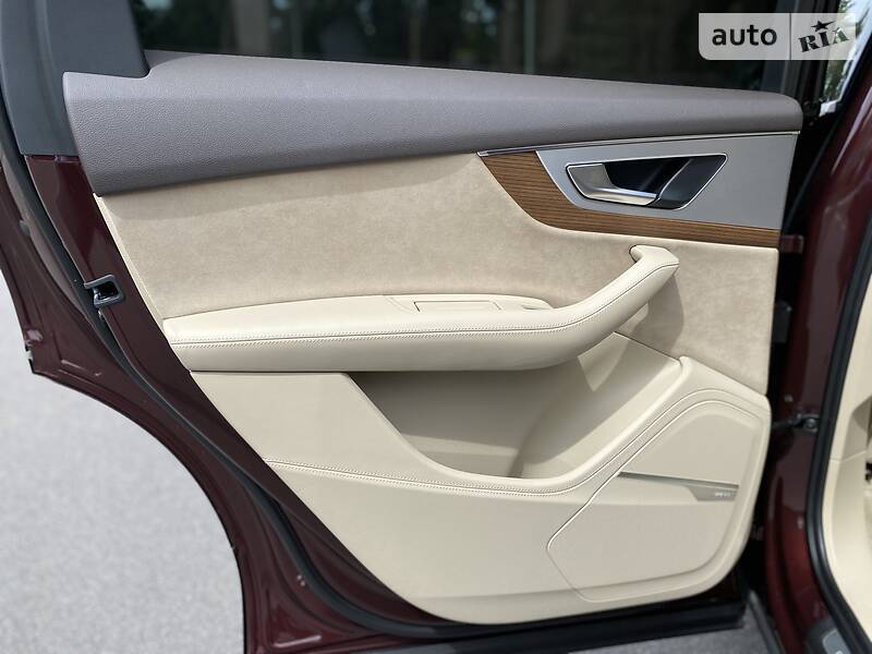 Позашляховик / Кросовер Audi Q7 2017 в Києві