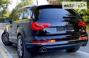 Позашляховик / Кросовер Audi Q7 2015 в 