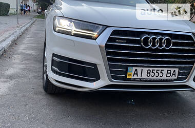 Позашляховик / Кросовер Audi Q7 2017 в 
