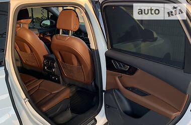Позашляховик / Кросовер Audi Q7 2017 в 