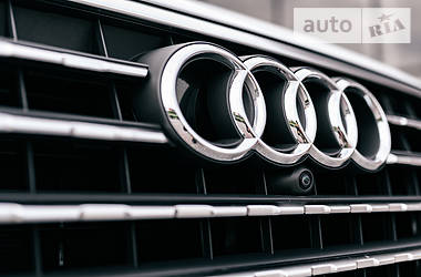 Внедорожник / Кроссовер Audi Q7 2018 в 