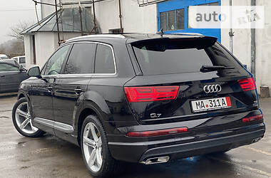 Внедорожник / Кроссовер Audi Q7 2016 в 
