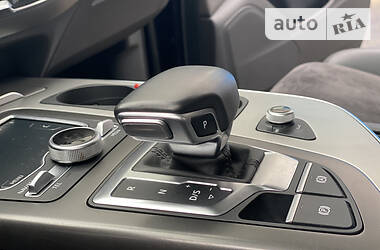 Внедорожник / Кроссовер Audi Q7 2016 в 