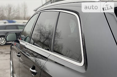 Внедорожник / Кроссовер Audi Q7 2016 в 
