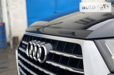 Внедорожник / Кроссовер Audi Q7 2016 в 