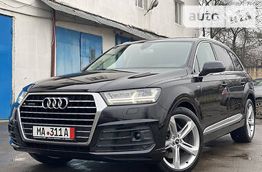Внедорожник / Кроссовер Audi Q7 2016 в 