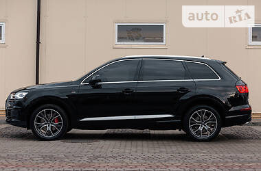 Внедорожник / Кроссовер Audi Q7 2017 в Дубно