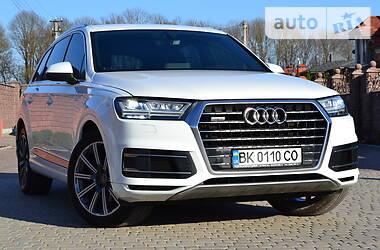 Позашляховик / Кросовер Audi Q7 2015 в Рівному