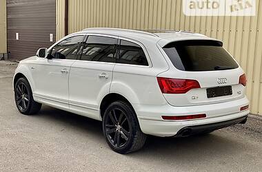 Позашляховик / Кросовер Audi Q7 2013 в 