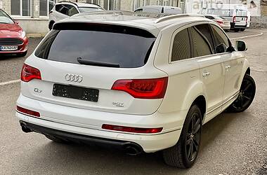 Позашляховик / Кросовер Audi Q7 2013 в 