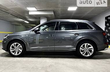 Внедорожник / Кроссовер Audi Q7 2020 в Киеве