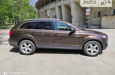 Внедорожник / Кроссовер Audi Q7 2015 в 