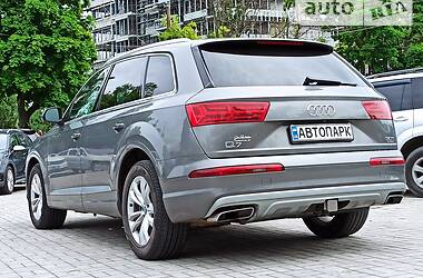 Внедорожник / Кроссовер Audi Q7 2016 в 