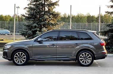 Позашляховик / Кросовер Audi Q7 2020 в Києві