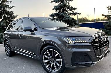 Позашляховик / Кросовер Audi Q7 2020 в Києві