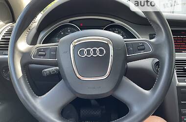 Внедорожник / Кроссовер Audi Q7 2011 в 