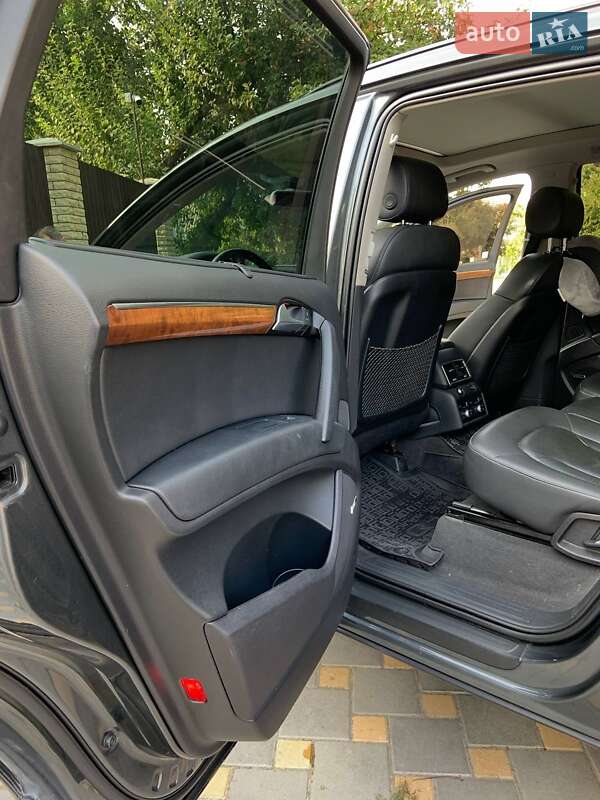 Позашляховик / Кросовер Audi Q7 2015 в Гайсину